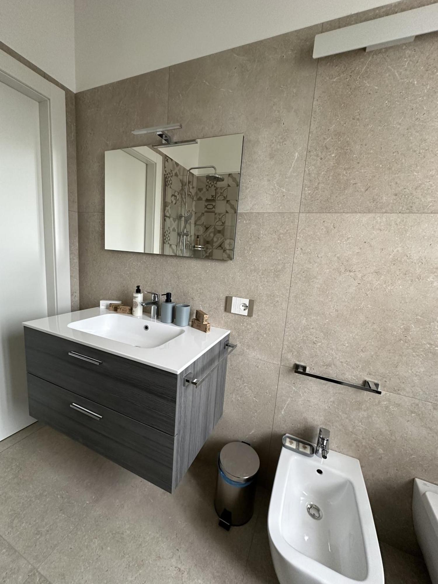 Appartamento Deluxe Fronte Ospedale เลนญาโก ภายนอก รูปภาพ